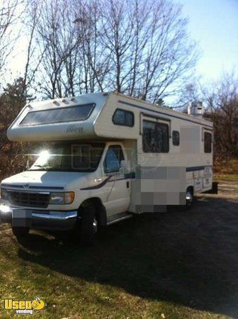 1996 - Ford E-Super Duty Gulfstream 28 ft Turnkey Food Truck