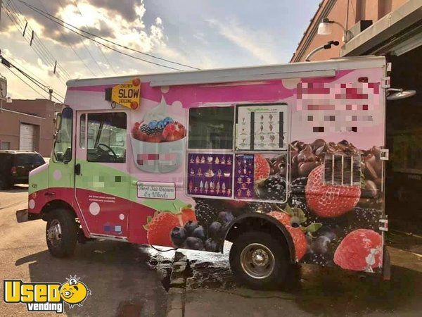 Really Cute 2003 Workhorse P42 Diesel Ice Cream Soft Serve Truck