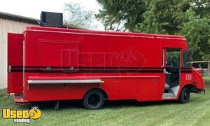 Super Clean 2002 Chevrolet Workhorse Stepvan / Mobile Kitchen Food Truck