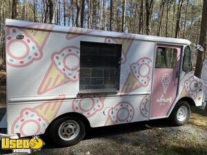 26' Chevrolet P30 Ice Cream Truck w/ Large Nelson Cold Plate Freezer