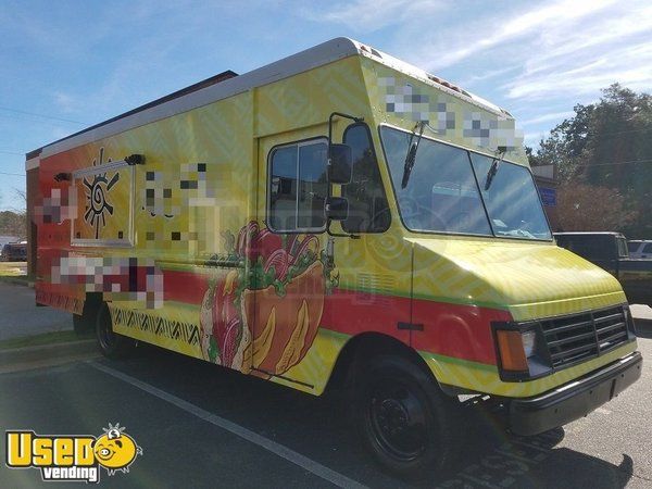 25' Workhorse P30 Step Van Mobile Kitchen Food Truck w/ New Kitchen Buildout