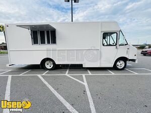 2005 25' Workhorse P42 All-Purpose Food Truck with Pro Fire System