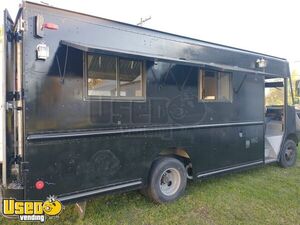 26' Chevy P30 Professional Mobile Kitchen / BBQ Food Truck w/ Lots of Upgrades