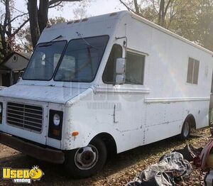 14' GMC P3500 Barbecue Food Truck / Mobile Barbecue Unit