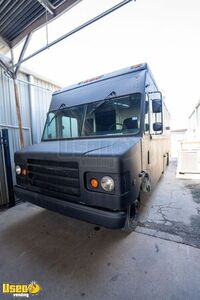 2003 Workhorse P42 All-Purpose Food Truck Mobile Food Unit w/ 2021 Kitchen