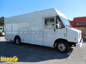 Low Mileage 2014 Ford Utilimaster F550 18' SUPER Clean Catering Truck