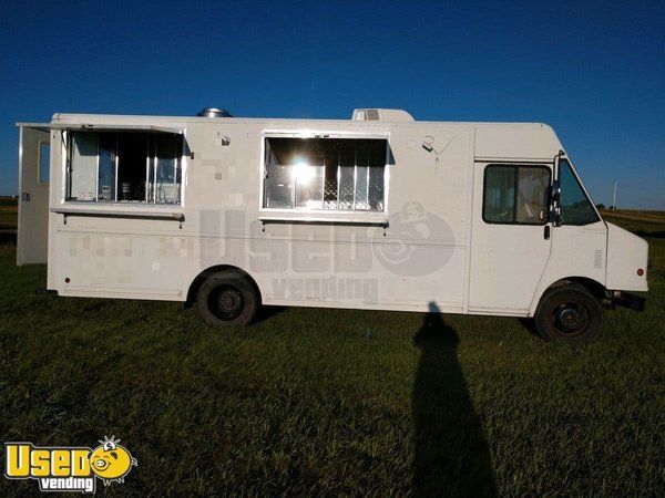 2001 Ford Workhorse 26.5' Step Van Full Commercial Kitchen Food Truck