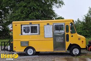 Chevrolet P30 Step Van Food Vending Truck / Mobile Kitchen Concession Unit