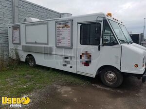 Barely Used 2004 Grumman Utilimaster P30 24' Step Van Kitchen Food Truck