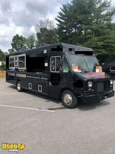 LOW MILES 2017 Ford F59 22   Custom Built Fully Loaded Multipurpose Food Truck