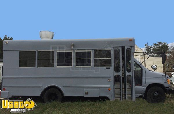 2000 Ford Kitchen Food Truck Bus / Used Kitchen on Wheels