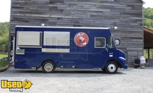 2001 - 25' Freightliner Diesel Food Truck / Loaded Mobile Kitchen