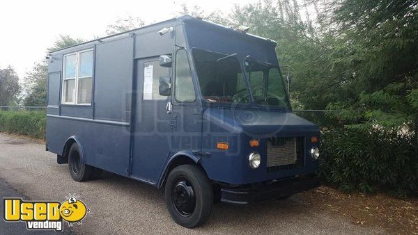 Fleet Maintained 2000 Freightliner MT45 Cummins Diesel 22' Step Van Kitchen Food Truck