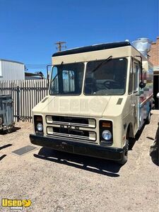 Self-Sufficient Loaded GMC P3500 25' Step Van Kitchen Food Truck
