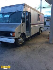 Used GMC P30 Diesel Step Van Pizza Food Truck / Mobile Pizza Unit