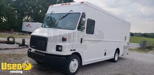2000 18' Freightliner MT45 Diesel Food Truck with Brand New Kitchen Build-Out