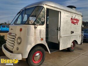1958 Chevrolet Classic Grumman Olson Kurbside Head-Turning Concession Food Truck