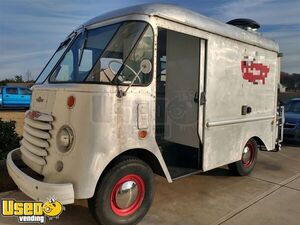 1958 Chevrolet Classic Grumman Olson Kurbside Head-Turning Concession Food Truck