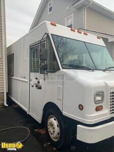 Low Mileage 2006 Workhorse Ready to be Personalized Food Truck