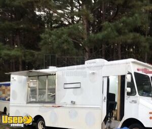 18' Chevrolet P30 Step Van Food Truck with Unused 2021 Kitchen Build-Out