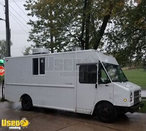 24' Chevrolet Utilimaster P3500 Diesel Step Van Mobile Kitchen Food Truck