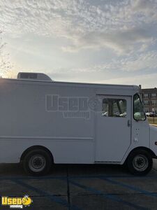 Very Clean and Spacious Chevrolet Grumman 32' Step Van Food Truck