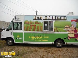2001 - 25' Workhorse P42 Step Van Loaded Kitchen Food Truck / Mobile Kitchen