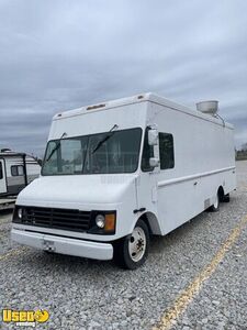 2000 Workhorse All-Purpose Food Truck | Mobile Food Unit