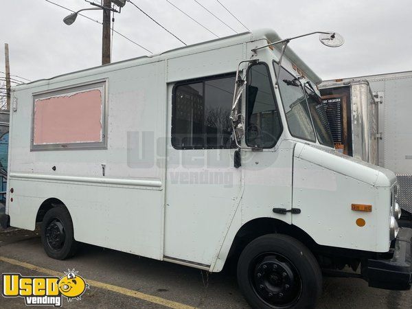 2004 19' Freightliner MT45 Step Van Food Truck w/ Unused Kitchen