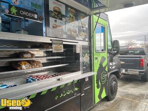2007 26' Workhorse Food Truck / Ready to Roll Kitchen on Wheels