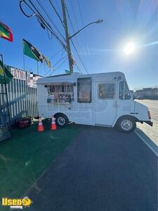 Used 2003 Workhorse P42 Food Truck | Mobile Street Vending Unit