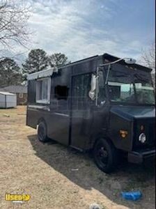 2004 Workhorse P42 Food Vending Truck / Inspected Kitchen on Wheels