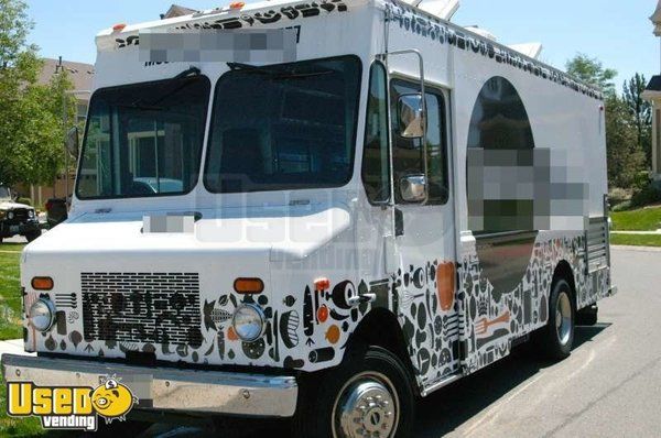 Commercial Catering Truck / Mobile Kitchen