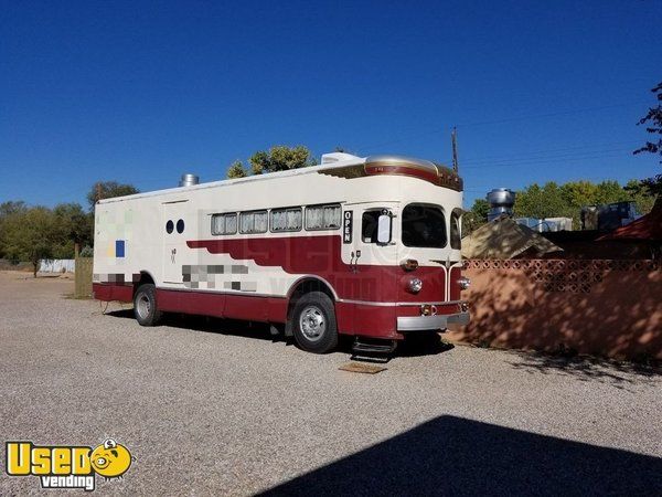 Head Turning Vintage Fageol Twin Coach Bus Kitchen Food Truck / Bustaurant