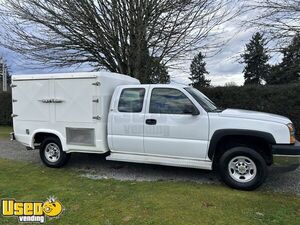 LIKE NEW and LOW MILEAGE 2004 Silverado 4x4 2500 HD Event Catering Truck