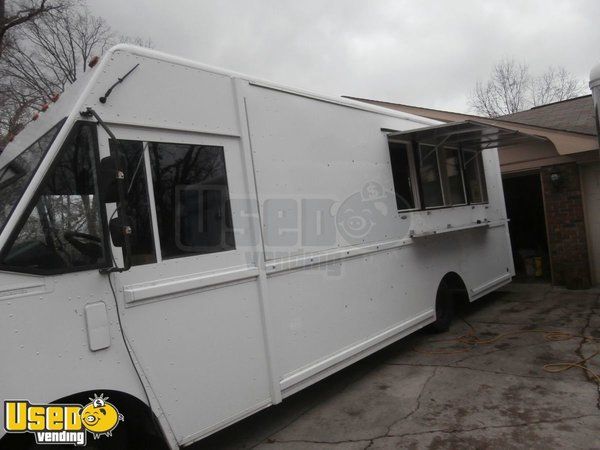24' Custom Mobile Kitchen Catering Food Truck