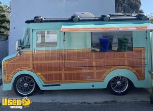 Low Mileage Chevrolet 17' Ice Cream Truck / Ice Cream Store on Wheels