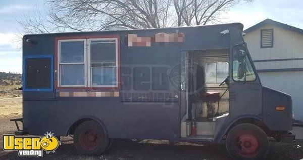 2000 Freightliner MWV Diesel Mobile Kitchen Food Truck