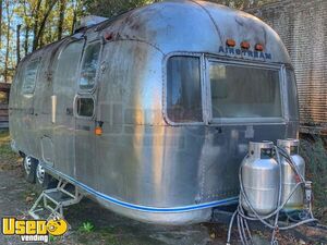 Vintage 1978 - 23' Airstream Safari Beverage Trailer with Bathroom