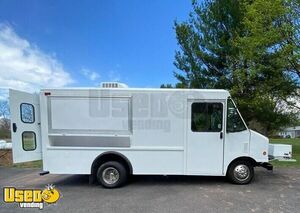 2004 Ford Econoline Food Vending Truck / Basic Mobile Concession Unit