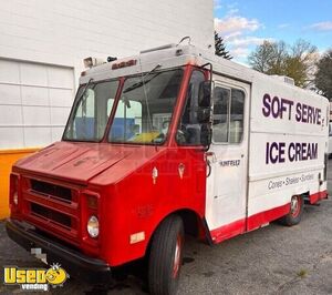 Chevrolet P20 Soft Serve Ice Cream Vending Truck / Mobile Ice Cream Parlor