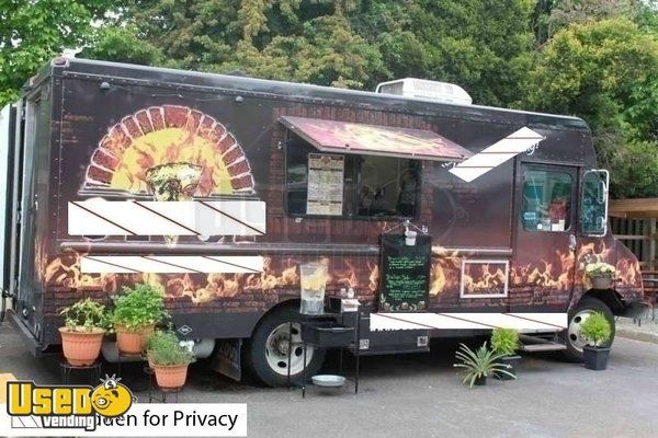 2001 - 22 x 9 Brick Oven Pizza Concession Truck