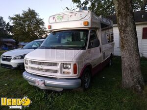 2000 - 17' Chevrolet Express Van Mobile Ice Cream / Gelato Business