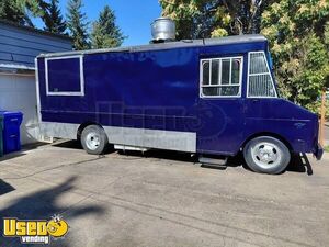 2000 - Mobile Kitchen Food Truck w/ 2023 Kitchen Buildout