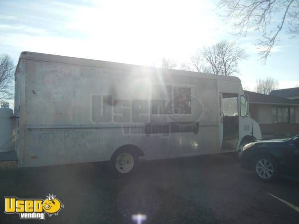 Chevy P30 Food Truck