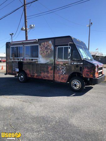 2002 26' Diesel Freightliner Ultimaster Food Truck / Loaded Kitchen on Wheels