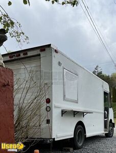 20' Diesel Freightliner Utilimaster Food Vending Truck with 2022 Kitchen