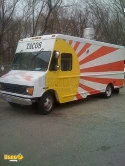 23' x 8' Chevy StepVan Concession Truck