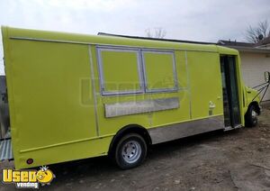 2001 Ford E-450 Super Duty 16' Diesel Food Truck with New & Unused 2022 Kitchen