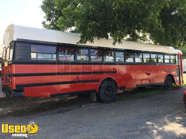 Exquisite 2001 50' Diesel Thomas Flat Front Bustaurant / Used Kitchen Food Truck